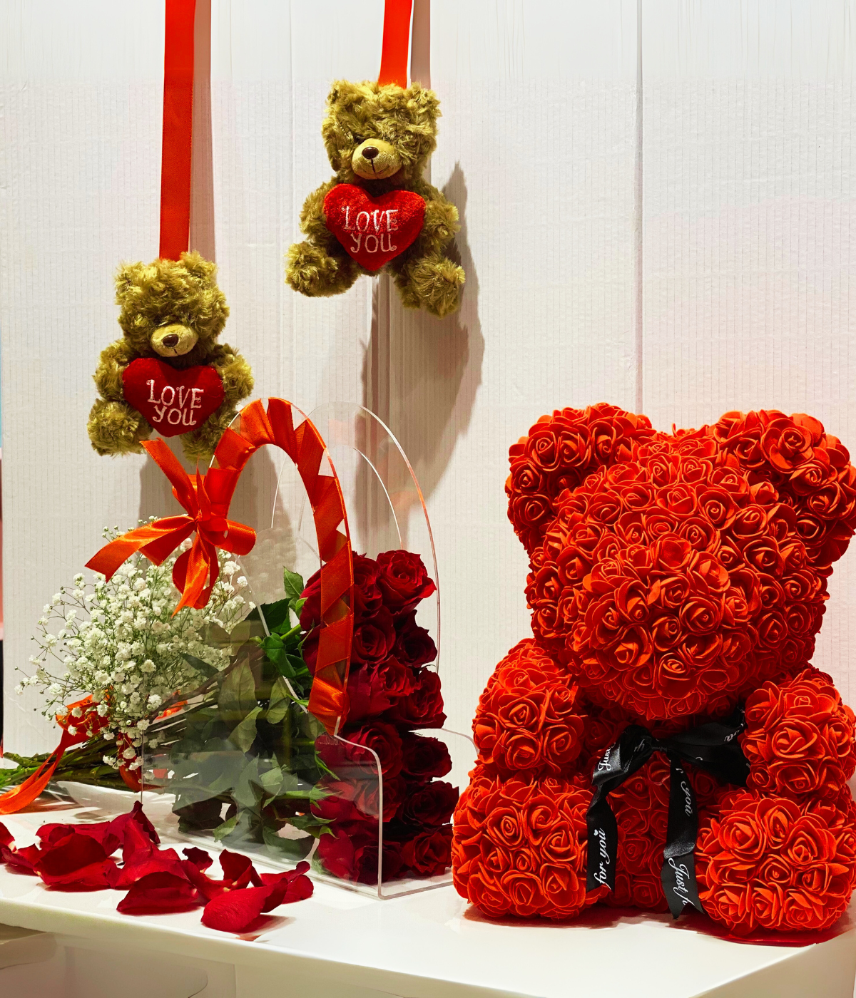 Valentine Love Combo – Fresh Flowers & Romantic Gift Set