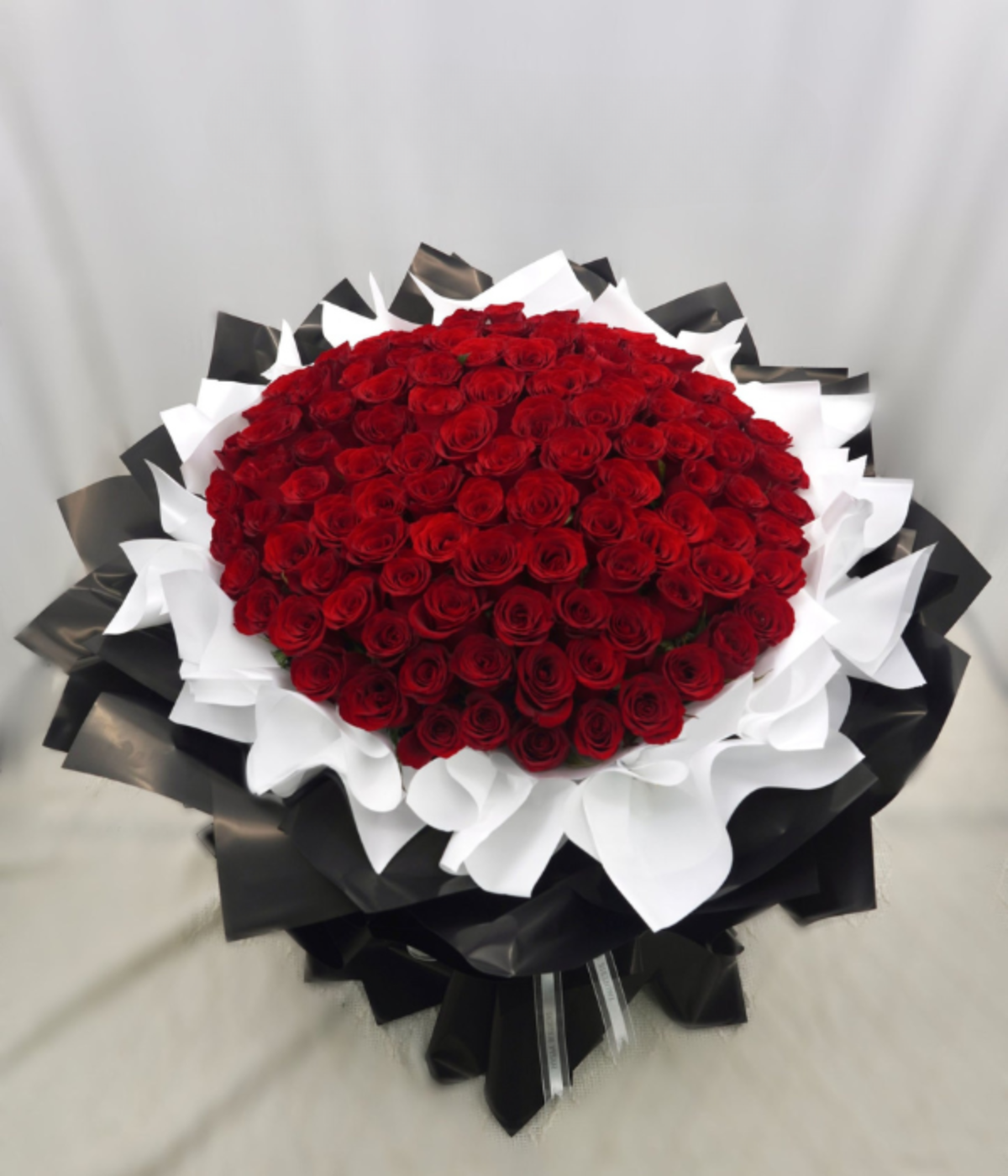 101 Classic Black And White  Premium Red Roses