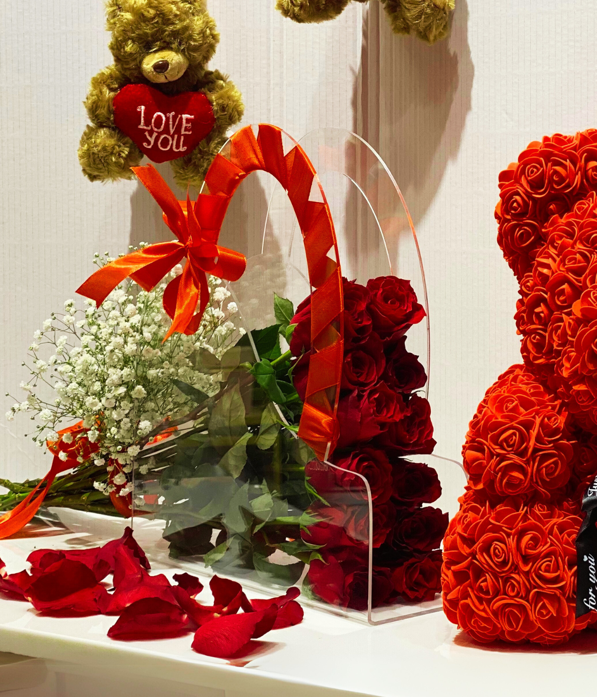 Valentine Love Combo – Fresh Flowers & Romantic Gift Set