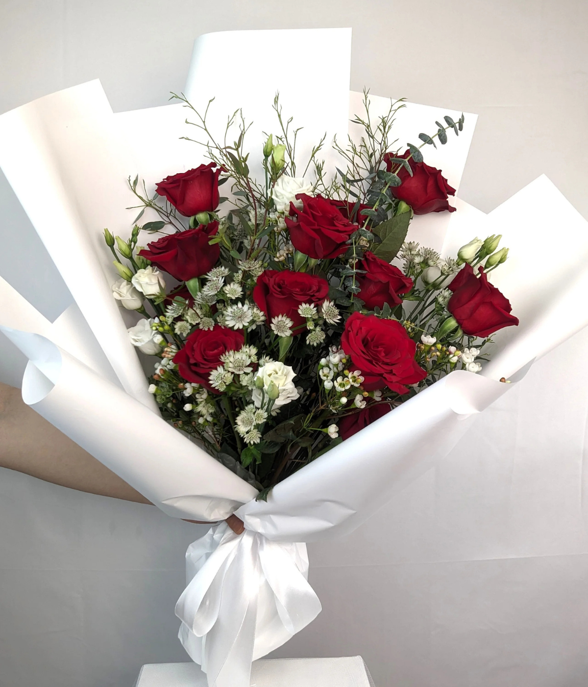 Deluxe Dozen Red Roses Bouquet